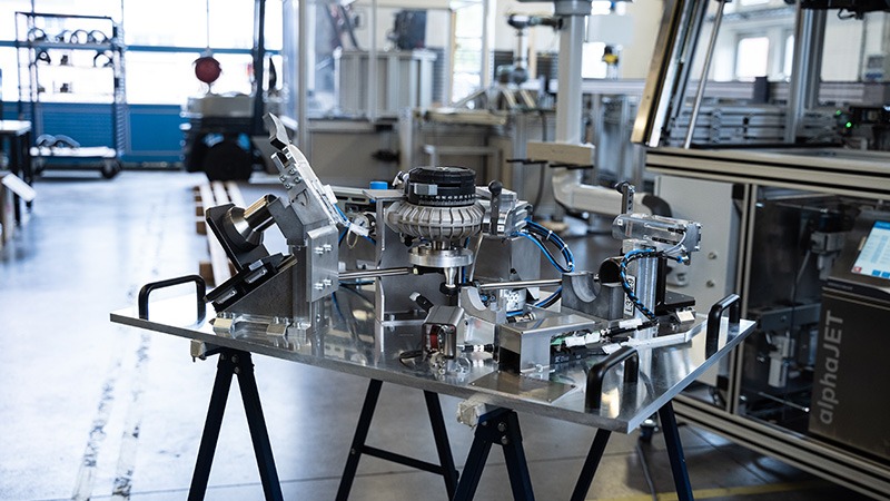 imgi_13_Vorrichtung-Druckpruefung_800x450 Sondermaschine zur Montage von Bauteilen
